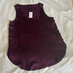 BR womens sleeveless blouse with side details